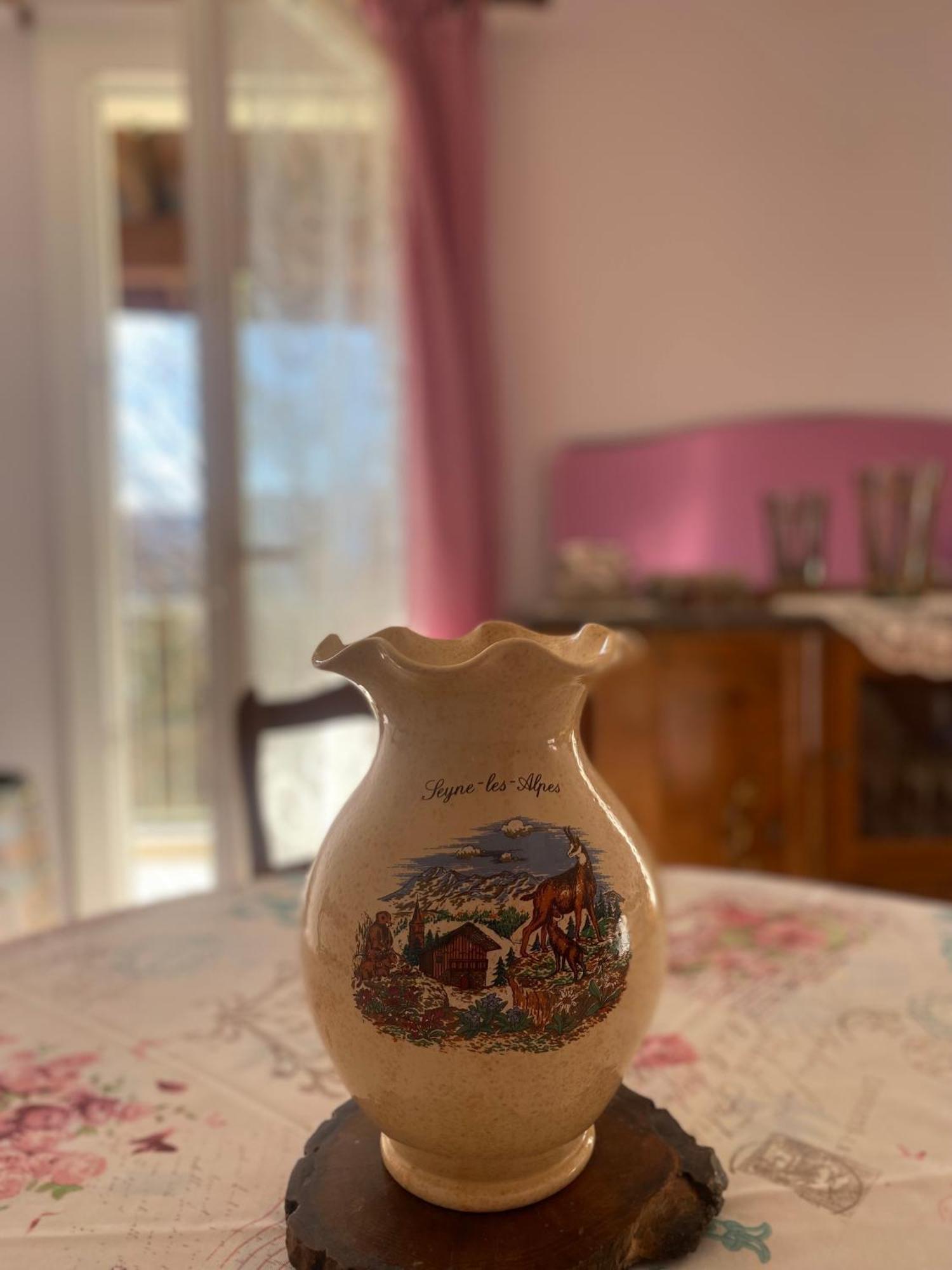 Appartement Au Coeur De Seyne Bagian luar foto