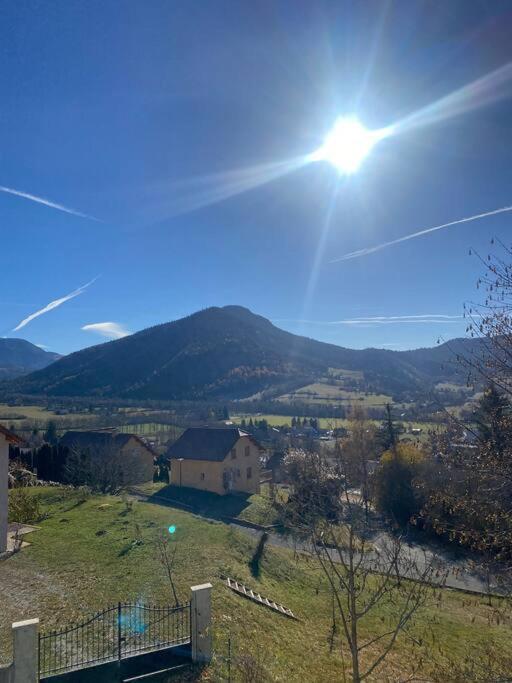 Appartement Au Coeur De Seyne Bagian luar foto