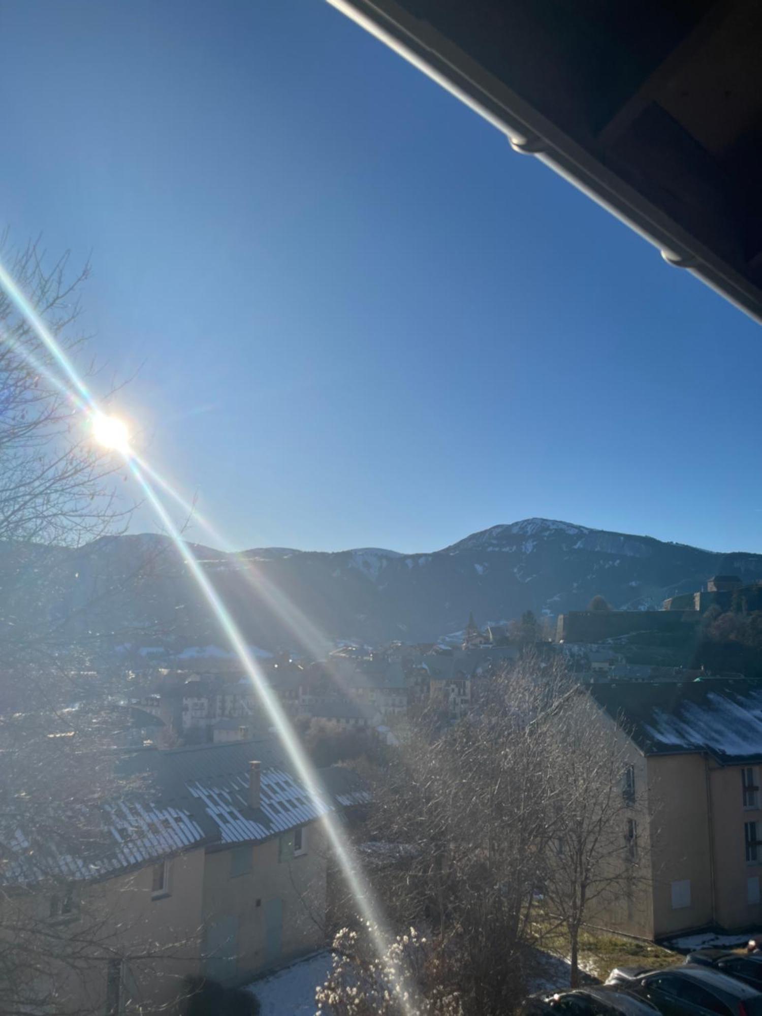 Appartement Au Coeur De Seyne Bagian luar foto